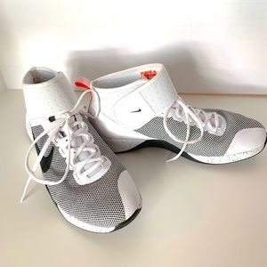 Nike Air Zoom Strong 2 size 10.5